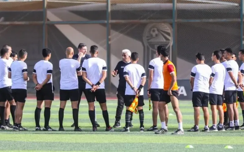 محاضرات نظرية واختبارات بدنية في اليوم الثاني لمعسكر الحكام الواعدين